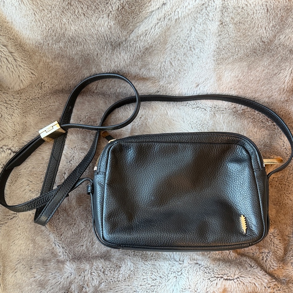 Thacker Shay Leather Camera Crossbody Bag Black Pebble Gold Hardware - Picture 3 of 16
